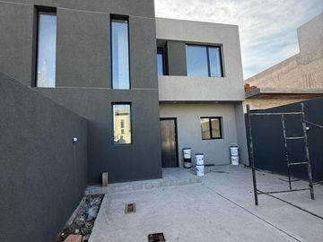Venta Duplex 2 Dormitorio   Escritorio, Tierra Mansa  Centenario