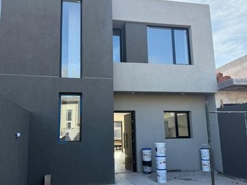 Venta Duplex 2 Dormitorio   Escritorio, Tierra Mansa  Centenario