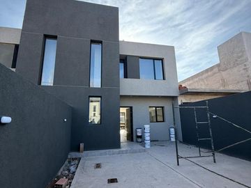 Venta Duplex 2 Dormitorio   Escritorio, Tierra Mansa  Centenario