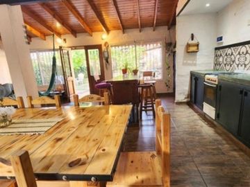 Casa en venta - 3 Dormitorios 2 Baños - 750Mts2 - Cañuelas
