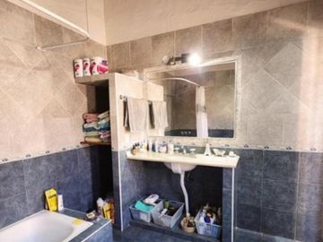 Casa en venta - 3 Dormitorios 2 Baños - 750Mts2 - Cañuelas