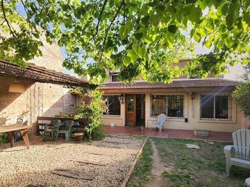 Casa en venta - 3 Dormitorios 2 Baños - 750Mts2 - Cañuelas
