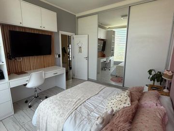 Casa en venta - 4 Dormitorios 5 Baños - Cochera - 1.350Mts2 - Esteban Echeverría