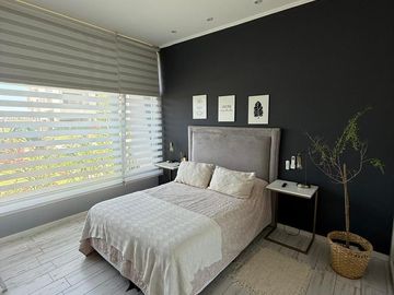 Casa en venta - 4 Dormitorios 5 Baños - Cochera - 1.350Mts2 - Esteban Echeverría