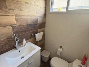 Casa en venta - 4 Dormitorios 5 Baños - Cochera - 1.350Mts2 - Esteban Echeverría