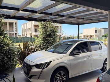 Casa en venta - 4 Dormitorios 5 Baños - Cochera - 1.350Mts2 - Esteban Echeverría