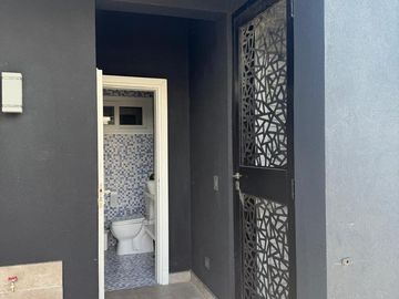 Casa en venta - 4 Dormitorios 5 Baños - Cochera - 1.350Mts2 - Esteban Echeverría