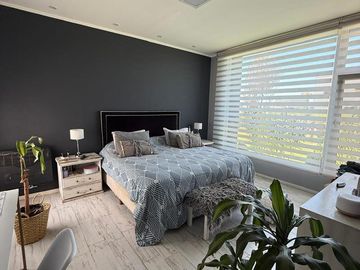 Casa en venta - 4 Dormitorios 5 Baños - Cochera - 1.350Mts2 - Esteban Echeverría