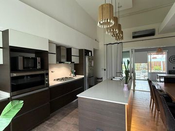 Casa en venta - 4 Dormitorios 5 Baños - Cochera - 1.350Mts2 - Esteban Echeverría