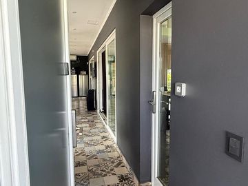 Casa en venta - 4 Dormitorios 5 Baños - Cochera - 1.350Mts2 - Esteban Echeverría