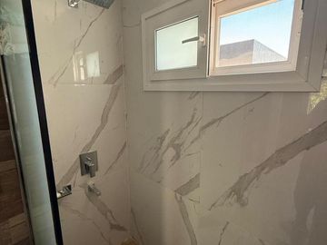 Casa en venta - 4 Dormitorios 5 Baños - Cochera - 1.350Mts2 - Esteban Echeverría