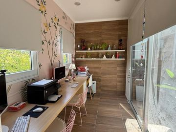 Casa en venta - 4 Dormitorios 5 Baños - Cochera - 1.350Mts2 - Esteban Echeverría