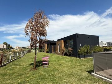 Casa en venta - 4 Dormitorios 5 Baños - Cochera - 1.350Mts2 - Esteban Echeverría