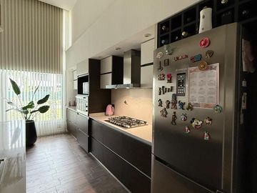 Casa en venta - 4 Dormitorios 5 Baños - Cochera - 1.350Mts2 - Esteban Echeverría