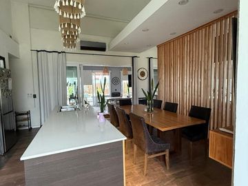 Casa en venta - 4 Dormitorios 5 Baños - Cochera - 1.350Mts2 - Esteban Echeverría