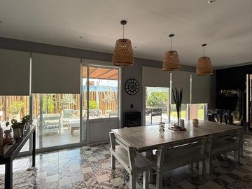 Casa en venta - 4 Dormitorios 5 Baños - Cochera - 1.350Mts2 - Esteban Echeverría