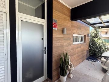 Casa en venta - 4 Dormitorios 5 Baños - Cochera - 1.350Mts2 - Esteban Echeverría
