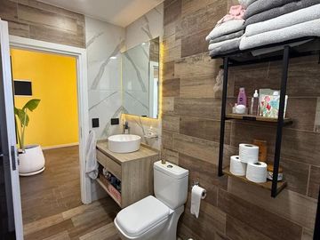 Casa en venta - 4 Dormitorios 5 Baños - Cochera - 1.350Mts2 - Esteban Echeverría