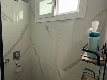 Casa en venta - 4 Dormitorios 5 Baños - Cochera - 1.350Mts2 - Esteban Echeverría