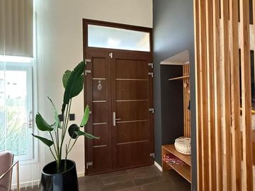 Casa en venta - 4 Dormitorios 5 Baños - Cochera - 1.350Mts2 - Esteban Echeverría