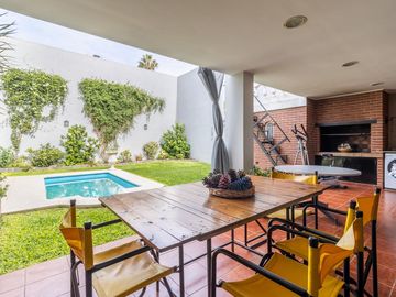LOBERÍA 161: LOTE PROPIO DE 8.66X20,32: son 5 amplios e implacables ambientes