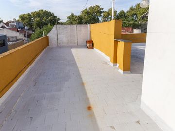 LOBERÍA 161: LOTE PROPIO DE 8.66X20,32: son 5 amplios e implacables ambientes