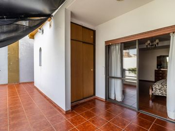 LOBERÍA 161: LOTE PROPIO DE 8.66X20,32: son 5 amplios e implacables ambientes