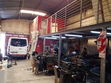 Venta - Galpón de 400m2 y dos oficinas - San Fernando