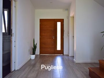 Casa 5 ambientes en Francisco Alvarez Moreno