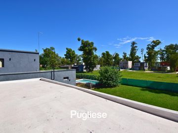 Casa 5 ambientes en Francisco Alvarez Moreno