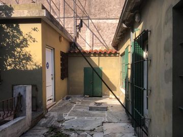 Casa en venta - 3 Dormitorios 2 Baños - Cocheras - Villa Maipú