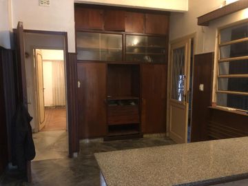 Casa en venta - 3 Dormitorios 2 Baños - Cocheras - Villa Maipú