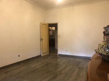 Casa en venta - 3 Dormitorios 2 Baños - Cocheras - Villa Maipú