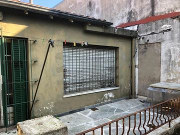 Casa en venta - 3 Dormitorios 2 Baños - Cocheras - Villa Maipú