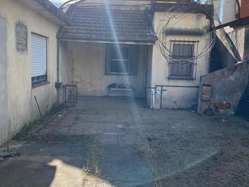 Casa en venta con lote de 8,66 x 42,86 - Wilde