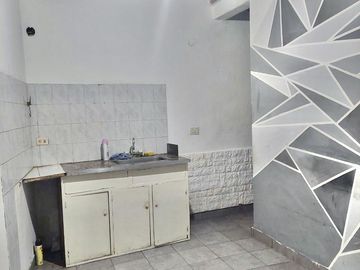 PH AL FRENTE EN EXCELENTE BARRIO RESIDENCIAL BANFIELD O. 40 m2 Aprox. Planta Baja