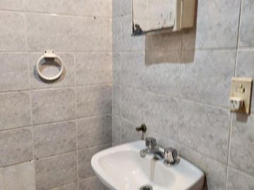PH AL FRENTE EN EXCELENTE BARRIO RESIDENCIAL BANFIELD O. 40 m2 Aprox. Planta Baja
