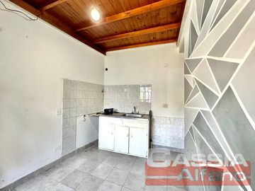 PH AL FRENTE EN EXCELENTE BARRIO RESIDENCIAL BANFIELD O. 40 m2 Aprox. Planta Baja