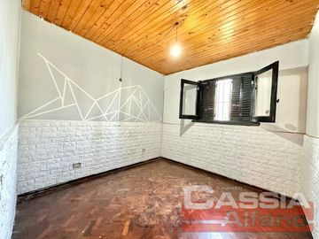 PH AL FRENTE EN EXCELENTE BARRIO RESIDENCIAL BANFIELD O. 40 m2 Aprox. Planta Baja