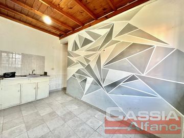 PH AL FRENTE EN EXCELENTE BARRIO RESIDENCIAL BANFIELD O. 40 m2 Aprox. Planta Baja