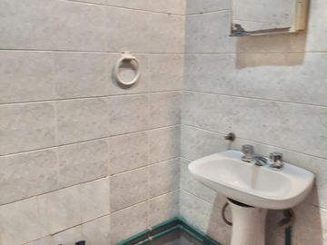 PH AL FRENTE EN EXCELENTE BARRIO RESIDENCIAL BANFIELD O. 40 m2 Aprox. Planta Baja