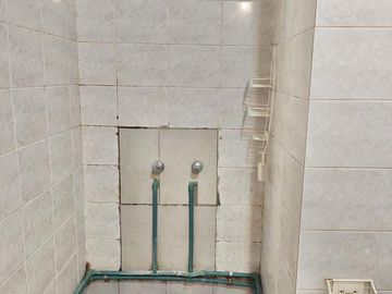 PH AL FRENTE EN EXCELENTE BARRIO RESIDENCIAL BANFIELD O. 40 m2 Aprox. Planta Baja