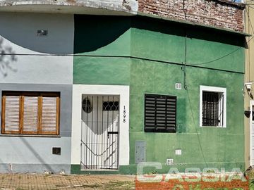 PH AL FRENTE EN EXCELENTE BARRIO RESIDENCIAL BANFIELD O. 40 m2 Aprox. Planta Baja