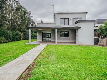 Casa en Venta - Barrio Santo Domingo - San Vicente - Canning
