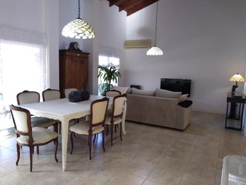 Vendo Casa Funes Hills  Cadaques  Integramente en Planta Baja