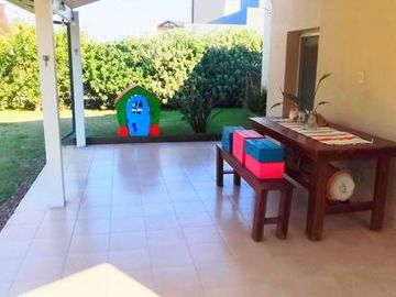 Vendo Casa Funes Hills  Cadaques  Integramente en Planta Baja