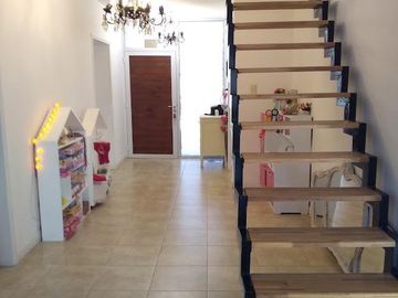 Vendo Casa Funes Hills  Cadaques  Integramente en Planta Baja