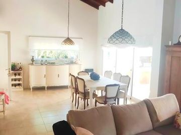 Vendo Casa Funes Hills  Cadaques  Integramente en Planta Baja