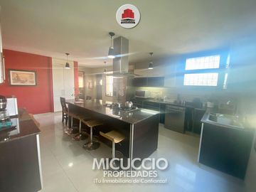 Casaquinta en venta, Neuquén 690, barrio Lambertuchi. IDEAL ASILO, CLINICA, JARDIN DE INFANTES