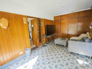 Casa de 5 ambientes   dependencia de servicio en venta, en San Isidro.